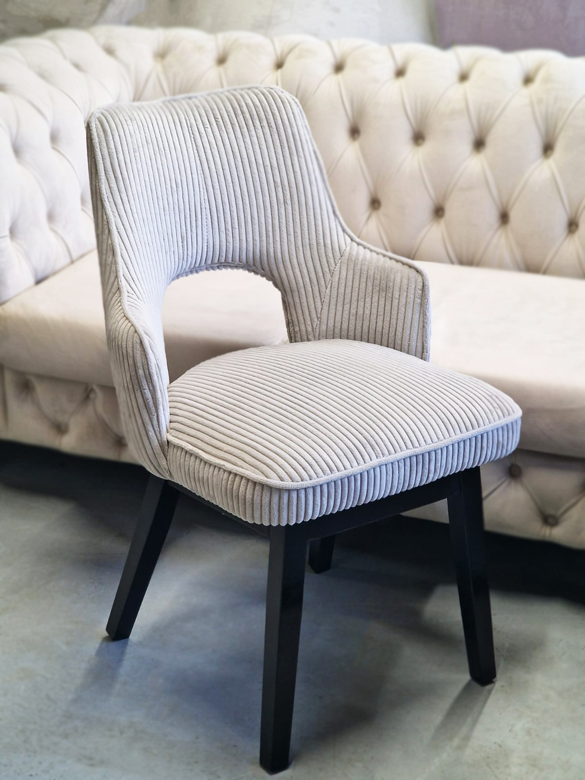 1765979876Scaun ITALY dungi.jpeg